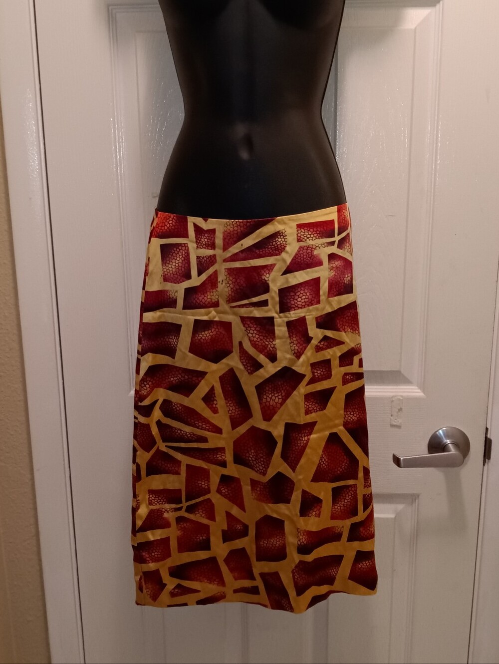 BGBG Vintage Womenโs Geometric Print Midi Skirt in Red and Gold
